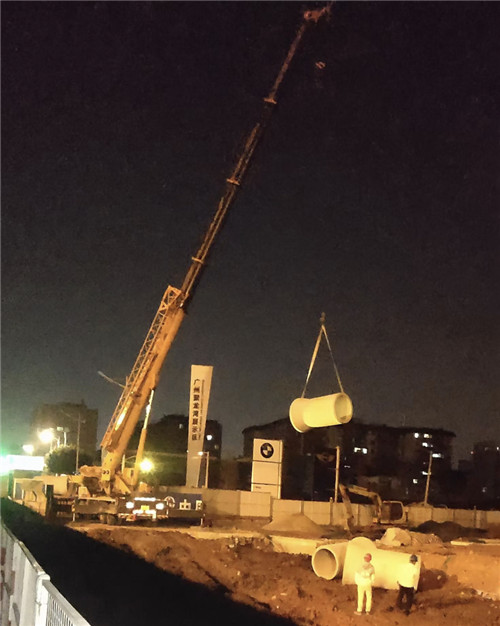 琅琊区“弯臂矫正”—— 吊车的 “形变补偿” 技术